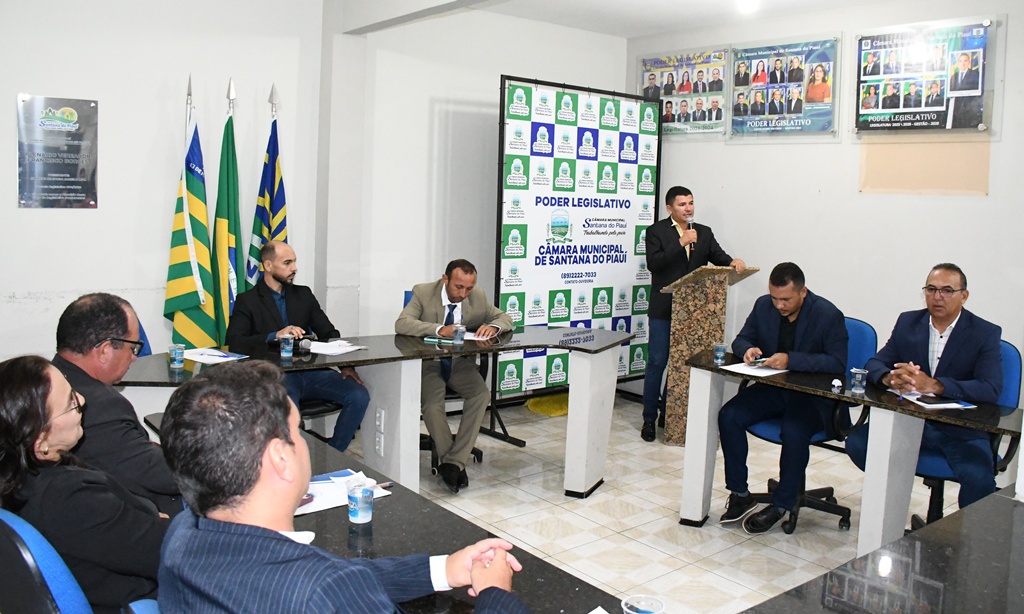 Câmara de Santana do PI destaca visita do governador e aprova requerimentos em sessão ordinária